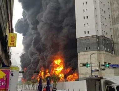 Στις φλόγες υπό ανέγερση ουρανοξύστης στη Νότια Κορέα – 3 νεκροί, 37 τραυματίες